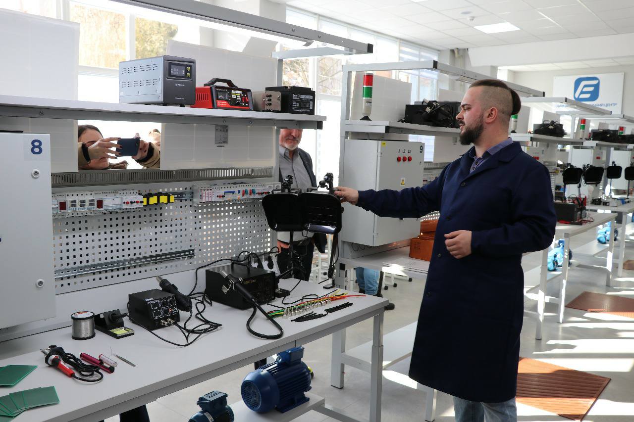 У Франківську відкрили центр для підготовки електромонтерів за 6 мільйонів гривень (ФОТО)