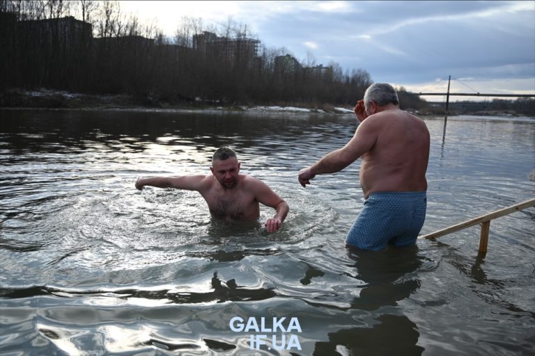 Яких правил безпеки під час купання на Водохреща слід дотримуватися франківцям?: розповіли рятувальники