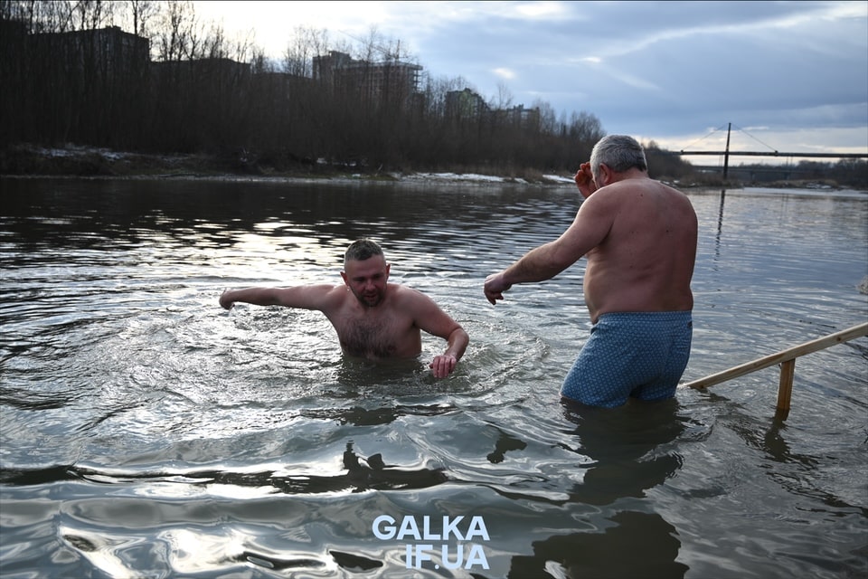 Яких правил безпеки під час купання на Водохреща слід дотримуватися франківцям?: розповіли рятувальники