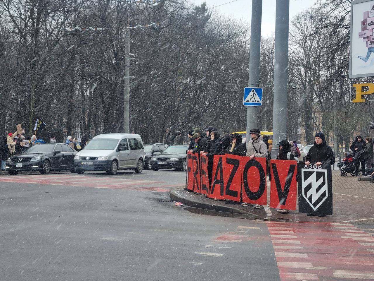 “Не мовчи. Полон вбиває”: у Франківську вийшли на акцію-нагадування (ФОТО, ВІДЕО)
