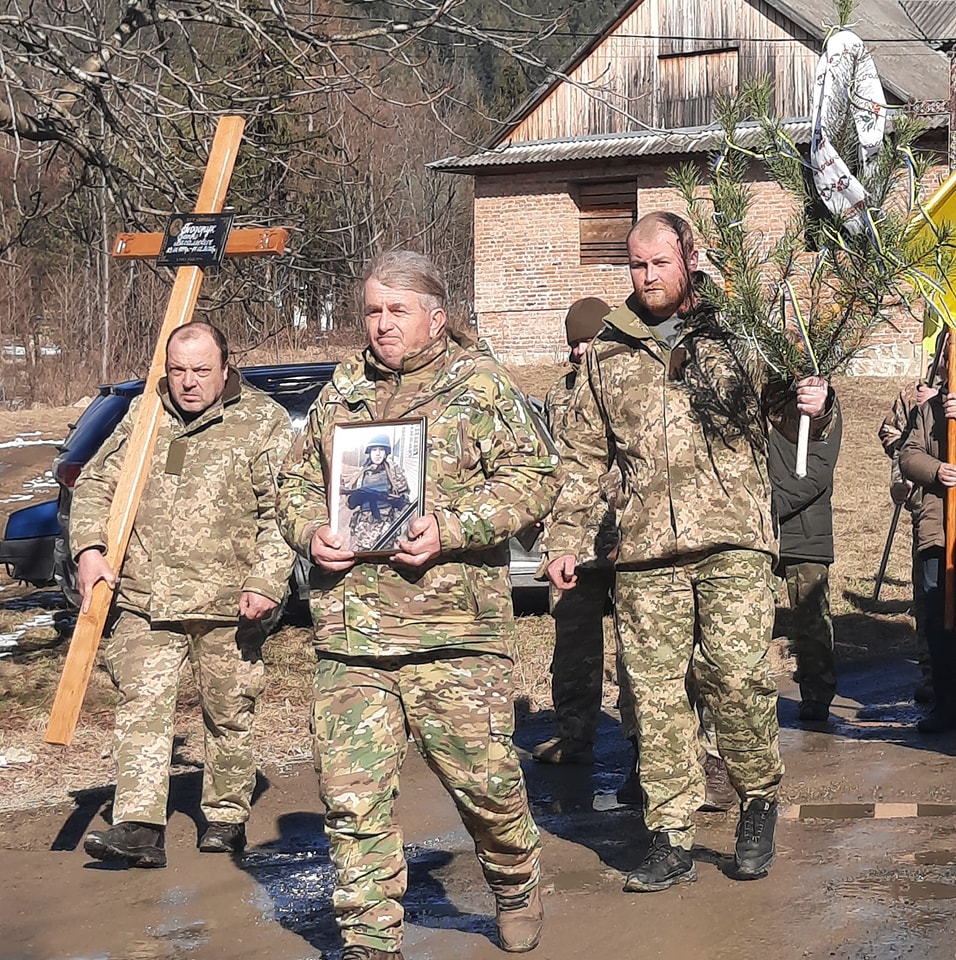На Надвірнянщині попрощалися з полеглим захисником Петром Тодоруком (ФОТО)