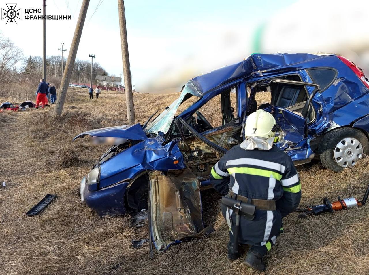 На Коломийщині автомобіль зіткнувся з поїздом: одна людина загинула, троє травмовані (ФОТО)