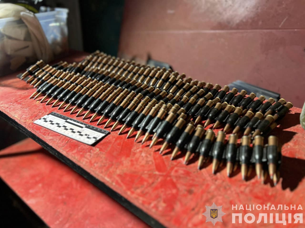 Відправляв “товар” поштою: у прикарпатця вилучили зброї на 300 000 гривень (ФОТО, ВІДЕО)