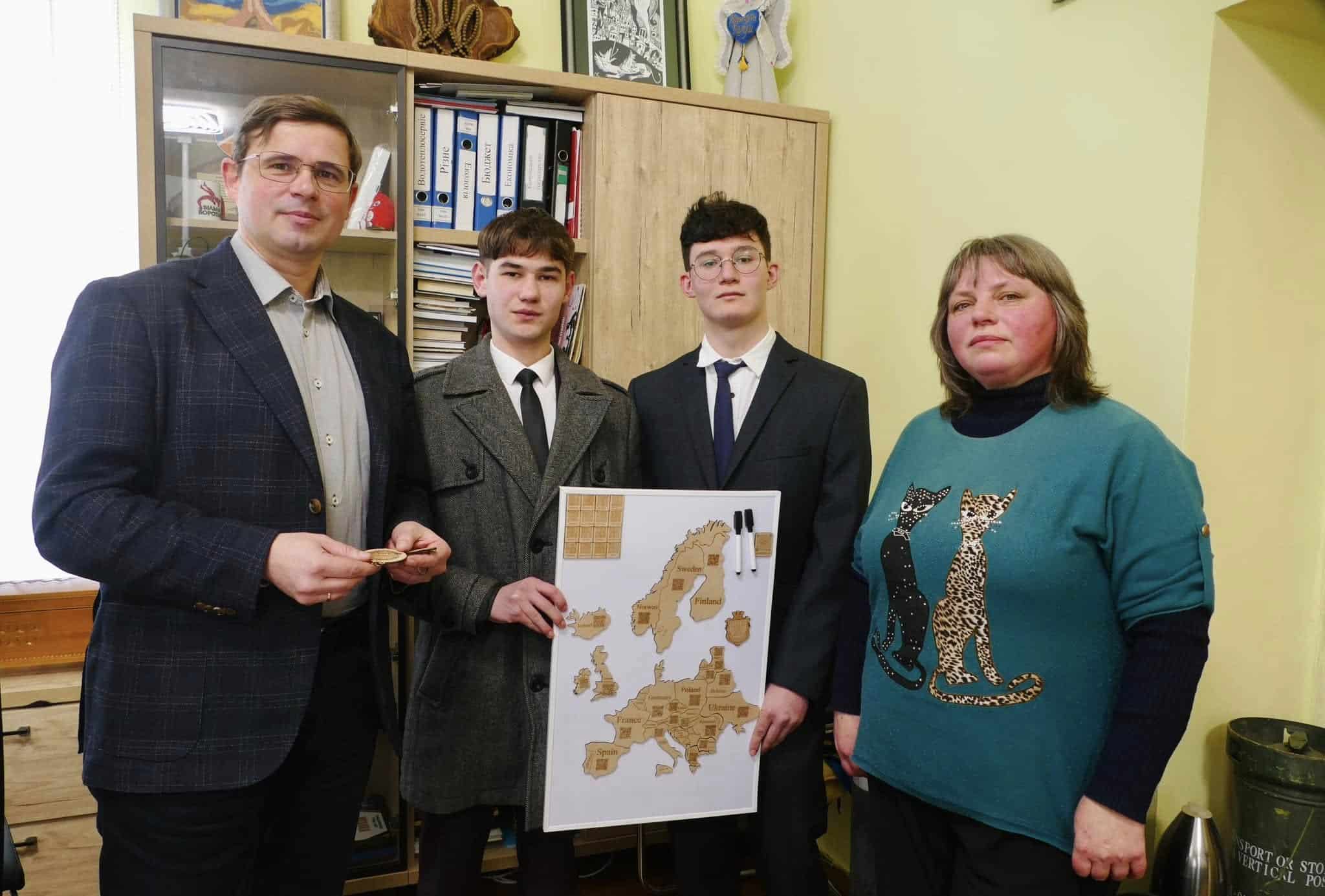 Калуські студенти створили стартап з виробництва інтерактивних мап-пазлів (ФОТО)