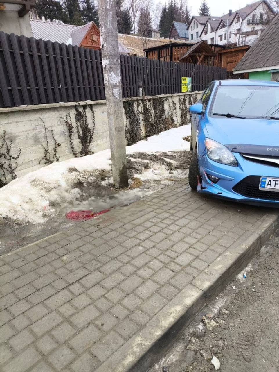 У Яблуниці водій Hyundai збив 17-річну дівчину на тротуарі (ФОТОФАКТ)