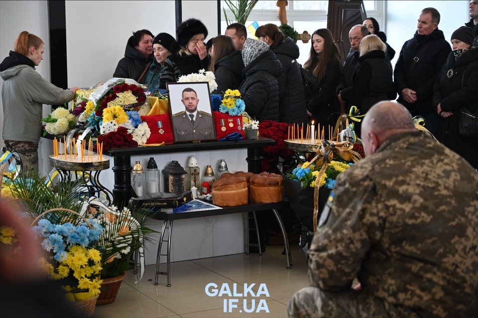 У Франківську попрощалися із загиблим захисником Максимом Ємцем “Єнотом” (ФОТО)
