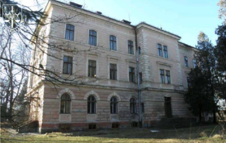 На Прикарпатті хочуть зберегти будівлі старовинної тютюнової фабрики: справу передали до суду (ФОТО)