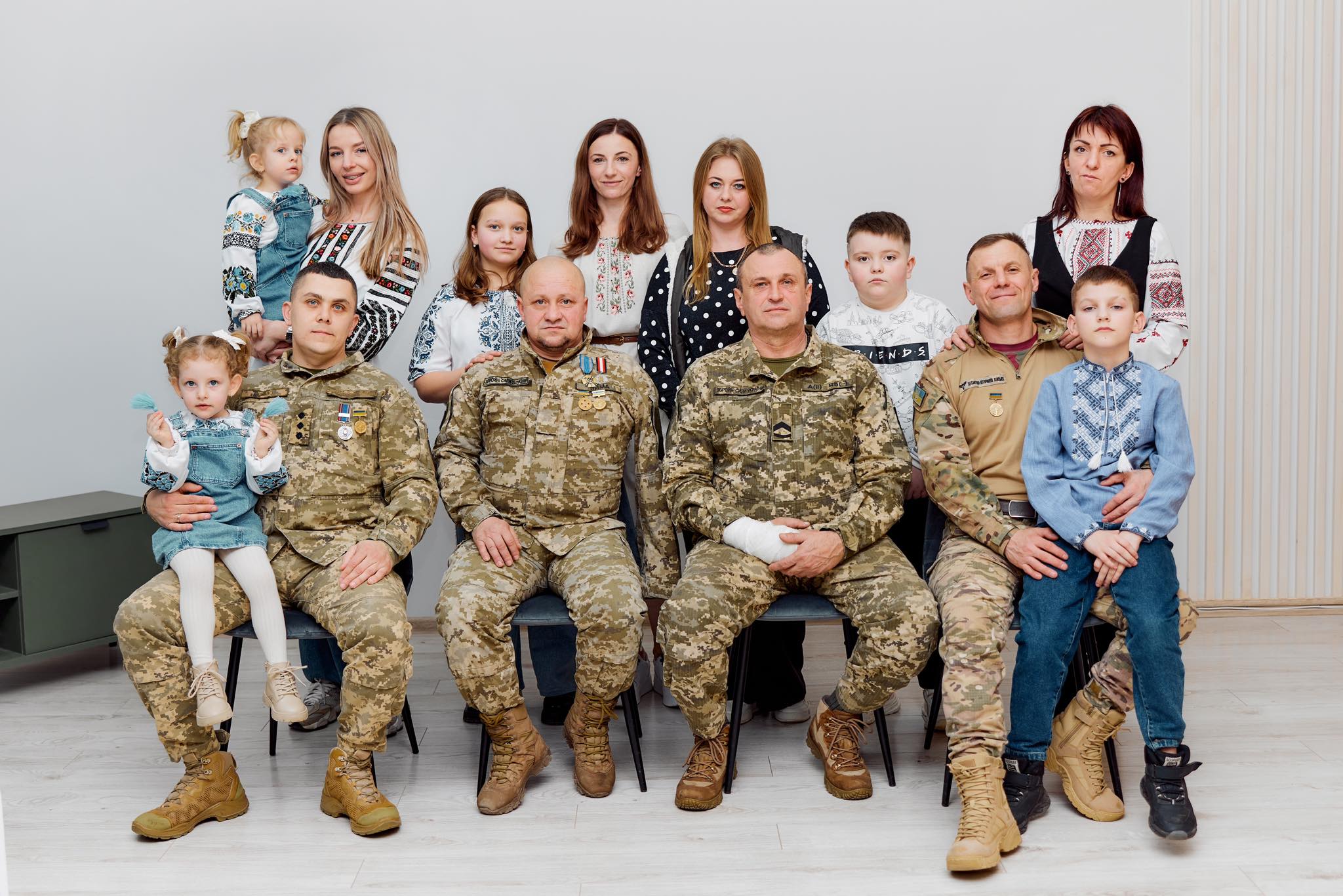 Пам’ять у кадрах: благодійники влаштували особливу фотосесію для захисників з Городенківщини (ФОТО)
