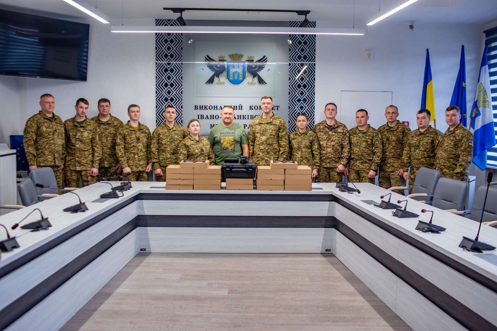 У Франківську привітали Національну гвардію з річницею та передали допомогу 50 полку (ФОТО)