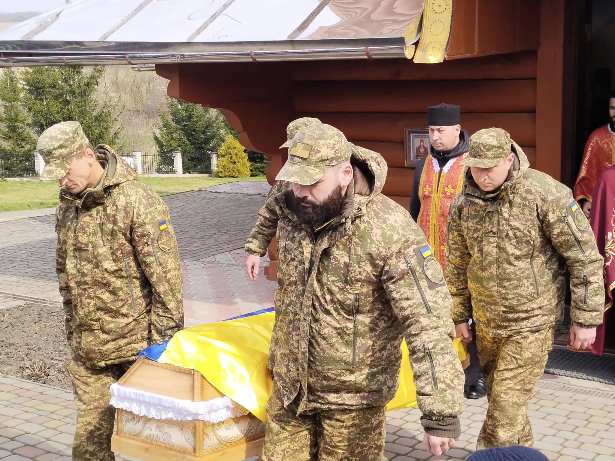 На Франківщині попрощалися з полеглим захисником Ігорем Макаром (ФОТО)
