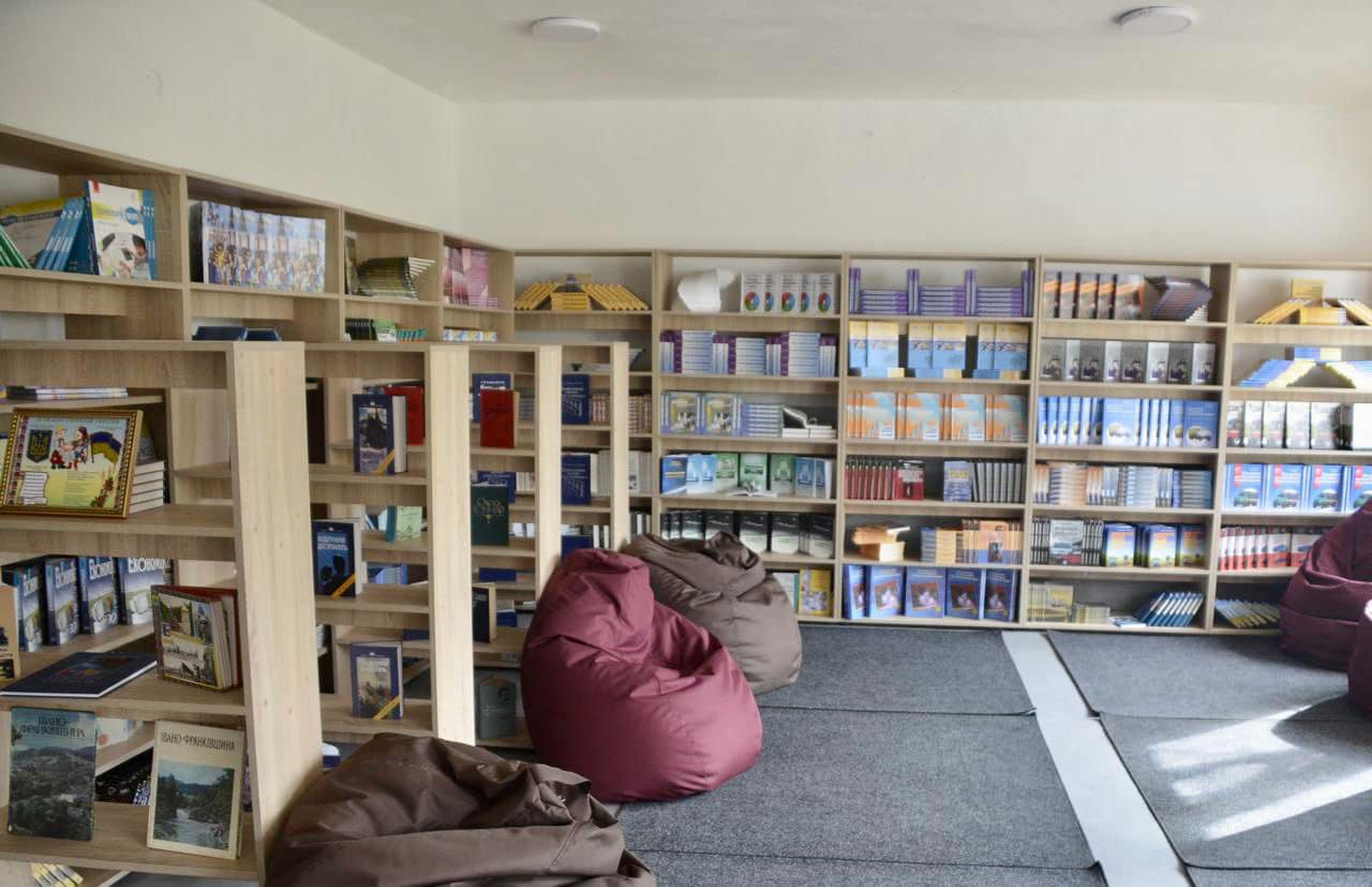 У Богородчанському професійному ліцеї відкрили медіатеку (ФОТО)