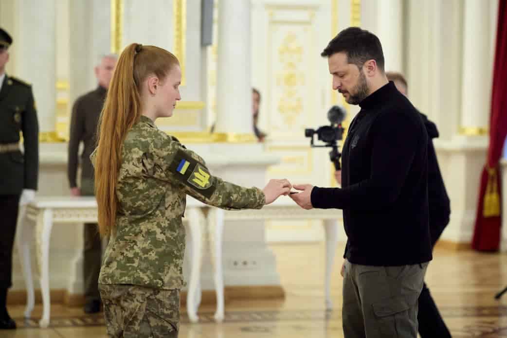 Президент вручив орден “За мужність” III ступеня прикарпатці Оксані Рубаняк (ФОТО)