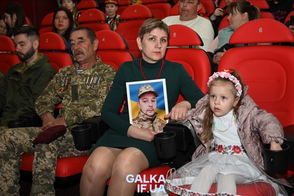 У День добровольця у Франківську нагородили захисників та вшанували пам’ять загиблих героїв (ФОТО)