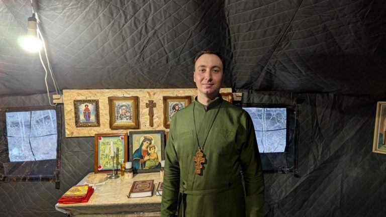 “Ми йдемо на захист нашої землі, заради наших дітей, заради майбутнього”: історія військового капелана Андрія Семчука з Бурштина (ФОТО)
