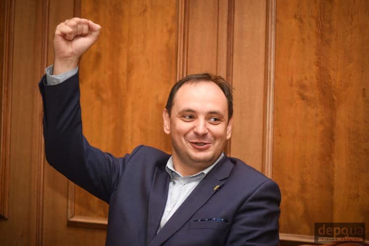 “Удар по родині”: Марцінків подякував молоді, яка хотіла зірвати відкриття центру для ЛГБТК+