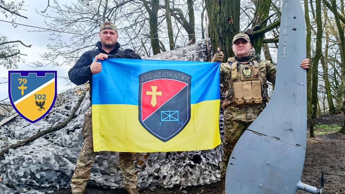 Мінус ворожа пташка: прикарпатські бійці збили російський дрон Supercam (ФОТО)