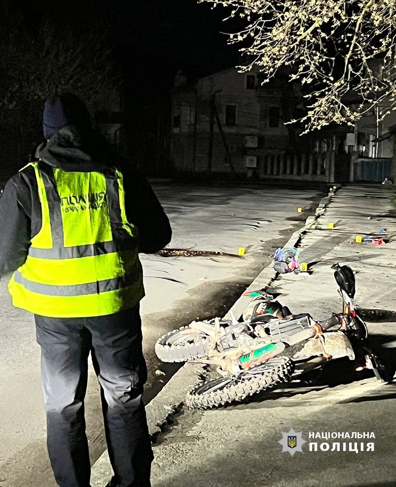 У Надвірній 15-річний мотоцикліст влетів у бордюр