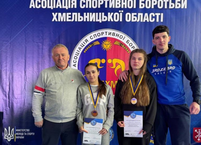 Калуські борчині вибороли медалі на чемпіонаті України серед юніорів