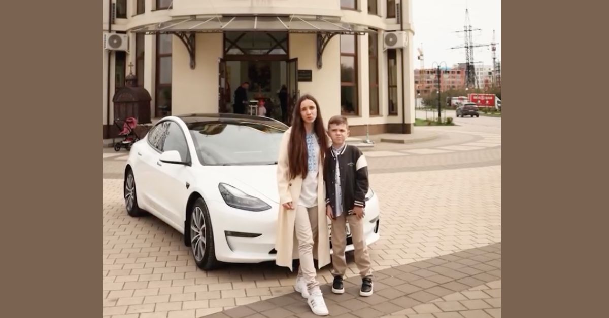 Родина Максима Цуцмана з Рожнятова розігрує сімейну автівку, щоб зібрати гроші на лікування