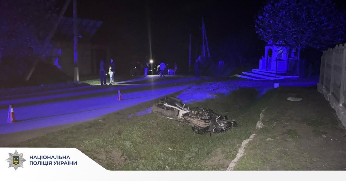 На Снятинщині п’яний мотоцикліст зʼїхав у кювет: загинула 19-річна пасажирка (ФОТО)