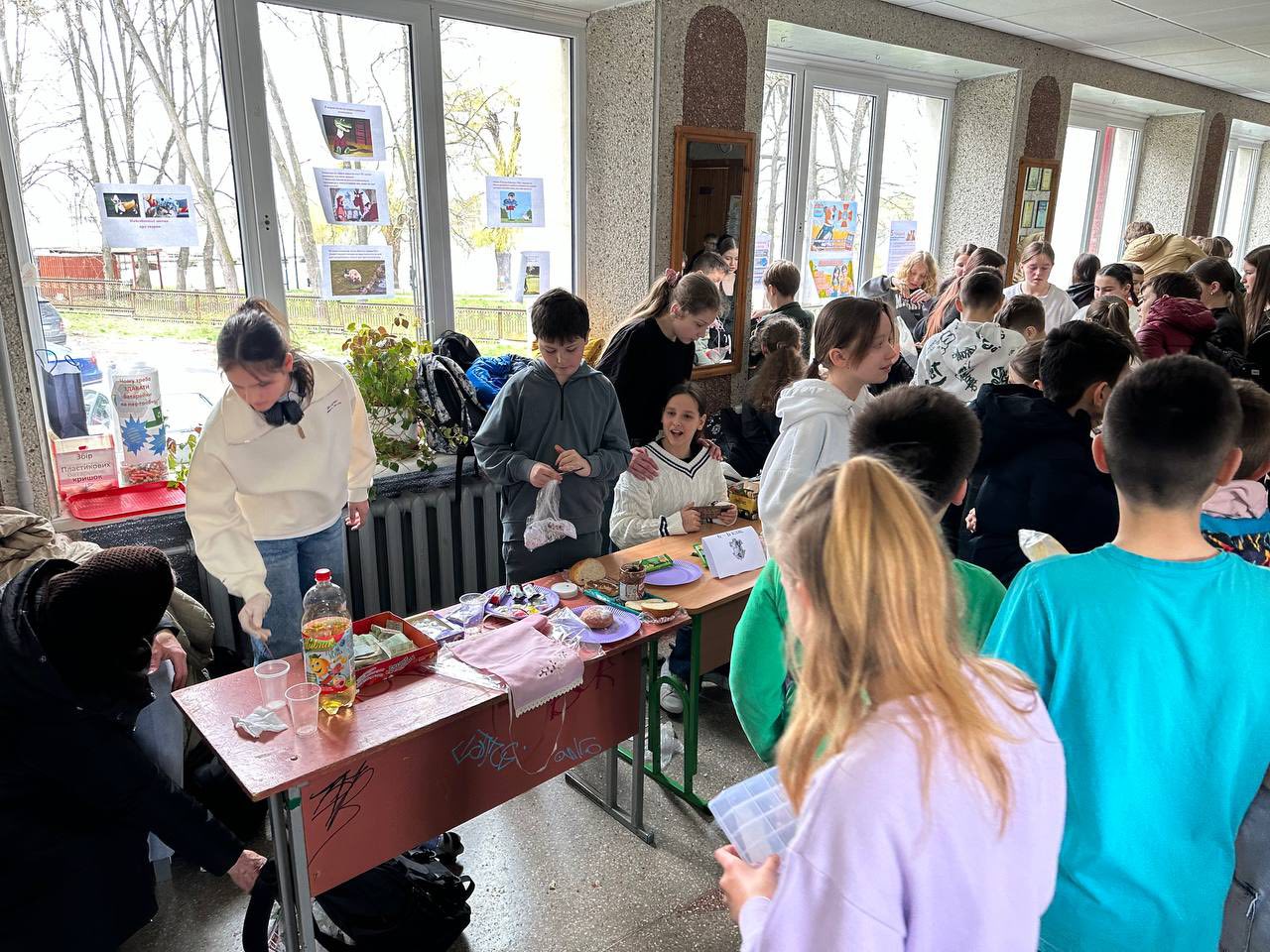 У франківському ліцеї зібрали понад 150 тисяч гривень для ЗСУ на великодньому ярмарку