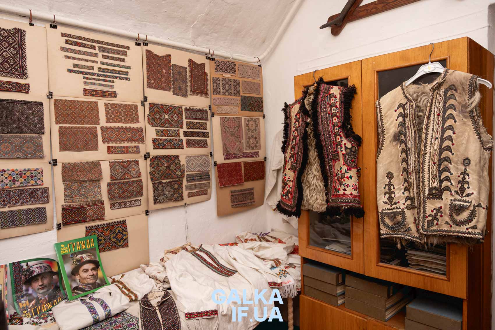 Відновлення національної спадщини: як Делятинський музей зберігає унікальні кептарі та художні скарби (ФОТО)