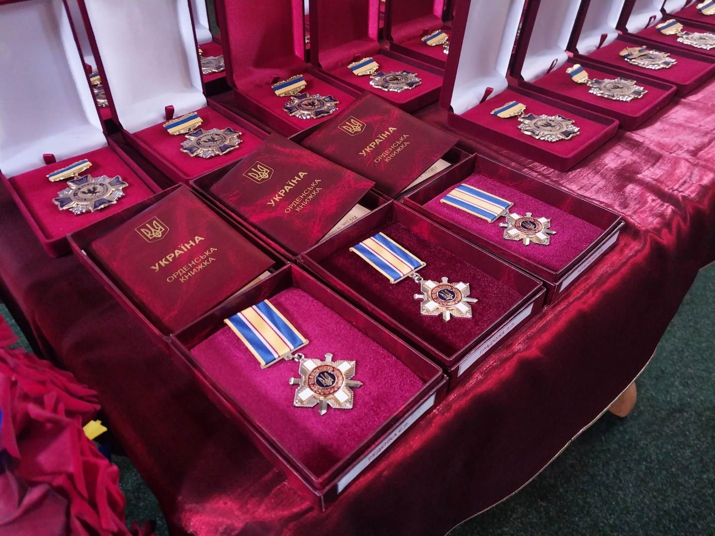 На Верховинщині вручили відзнаки рідним полеглих захисників (ФОТО)