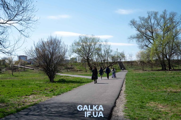 У Франківську закликають облаштувати безбар’єрний спуск від міського озера до вулиць Гурика та Південний бульвар