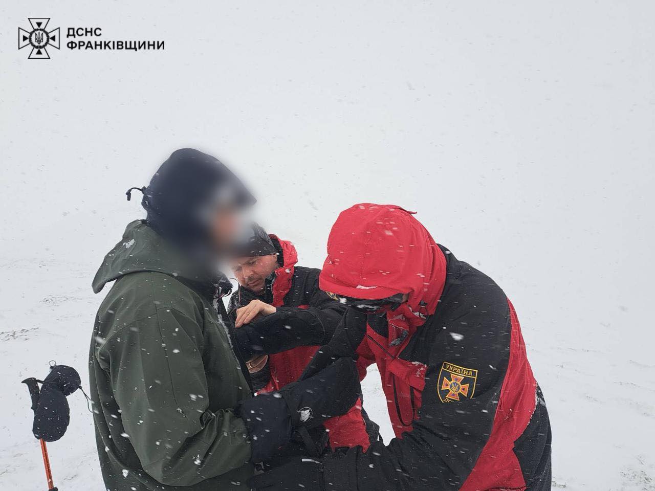 У Карпатах врятували киянина з обмороженими руками та переохолодженням (ФОТО)
