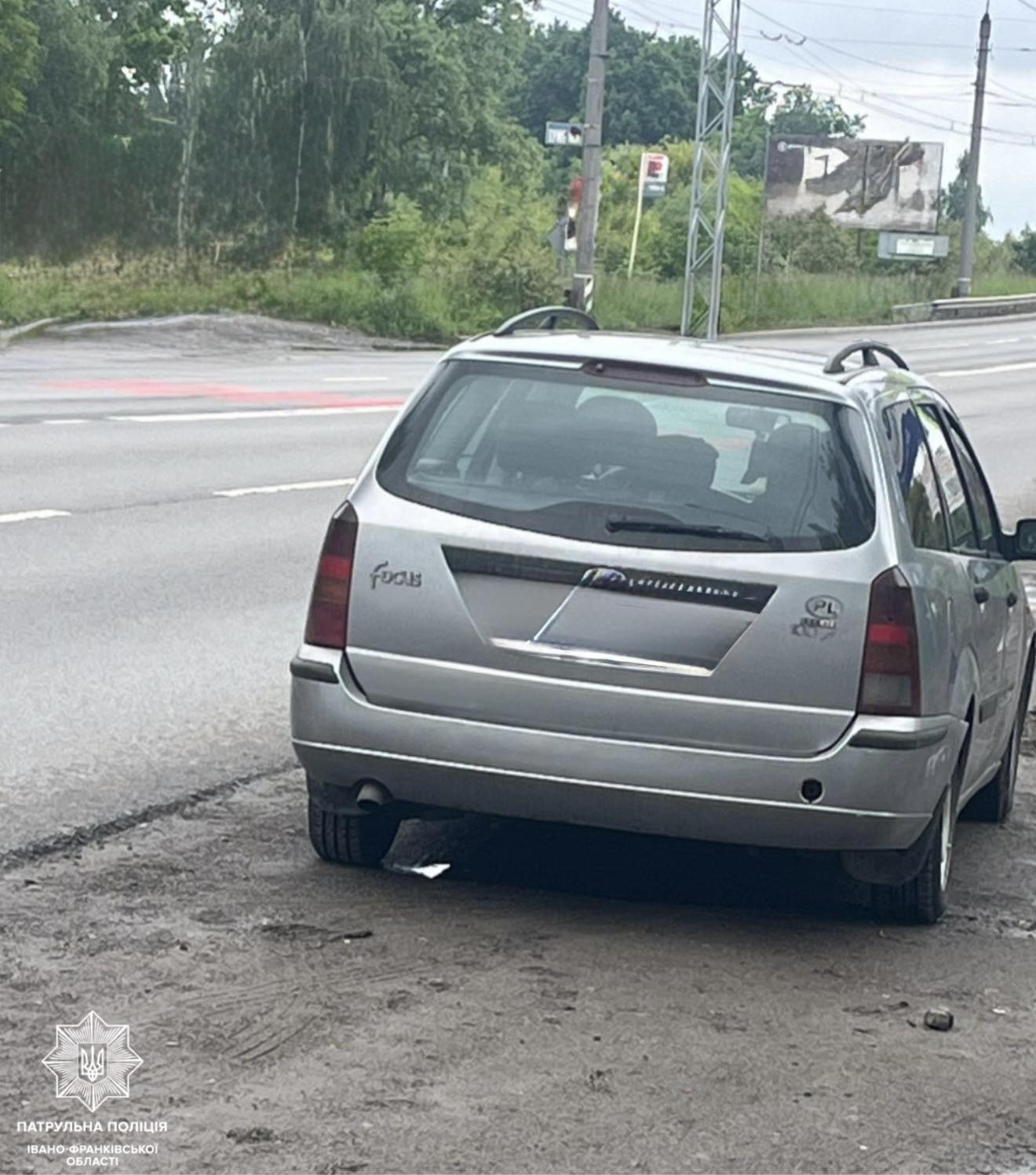 В Угриневі зупинили водія за перевищення швидкості та з підробленим посвідченням — патрульні (ФОТОФАКТ)