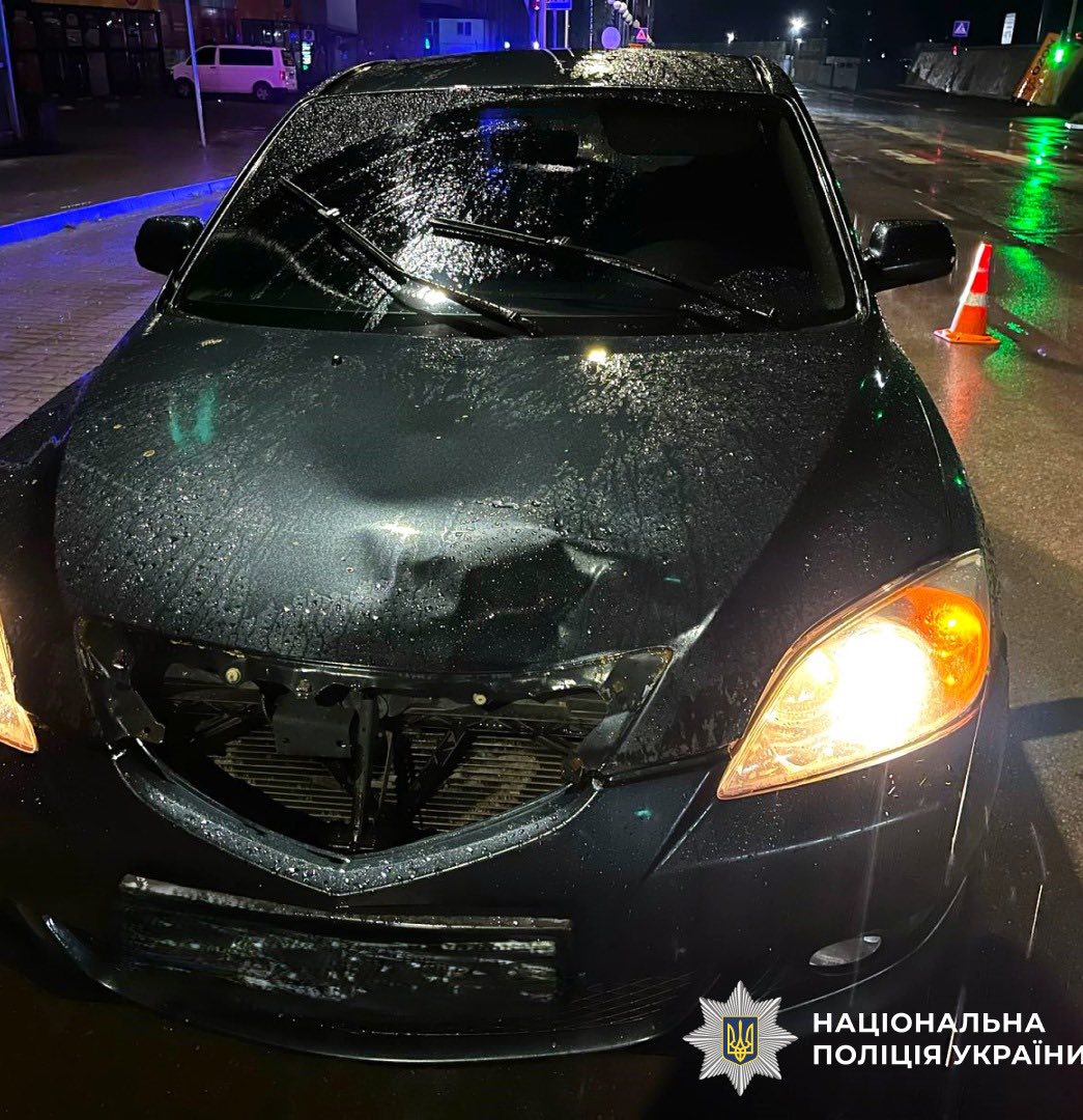 На Надрічній Mazda збила жінку: її госпіталізували (ФОТО)