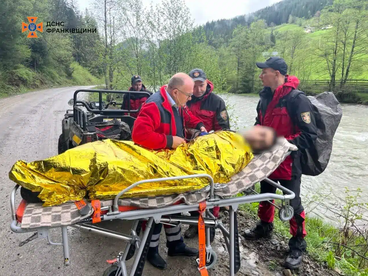 Верховинські рятувальники допомогу чоловікові у горах