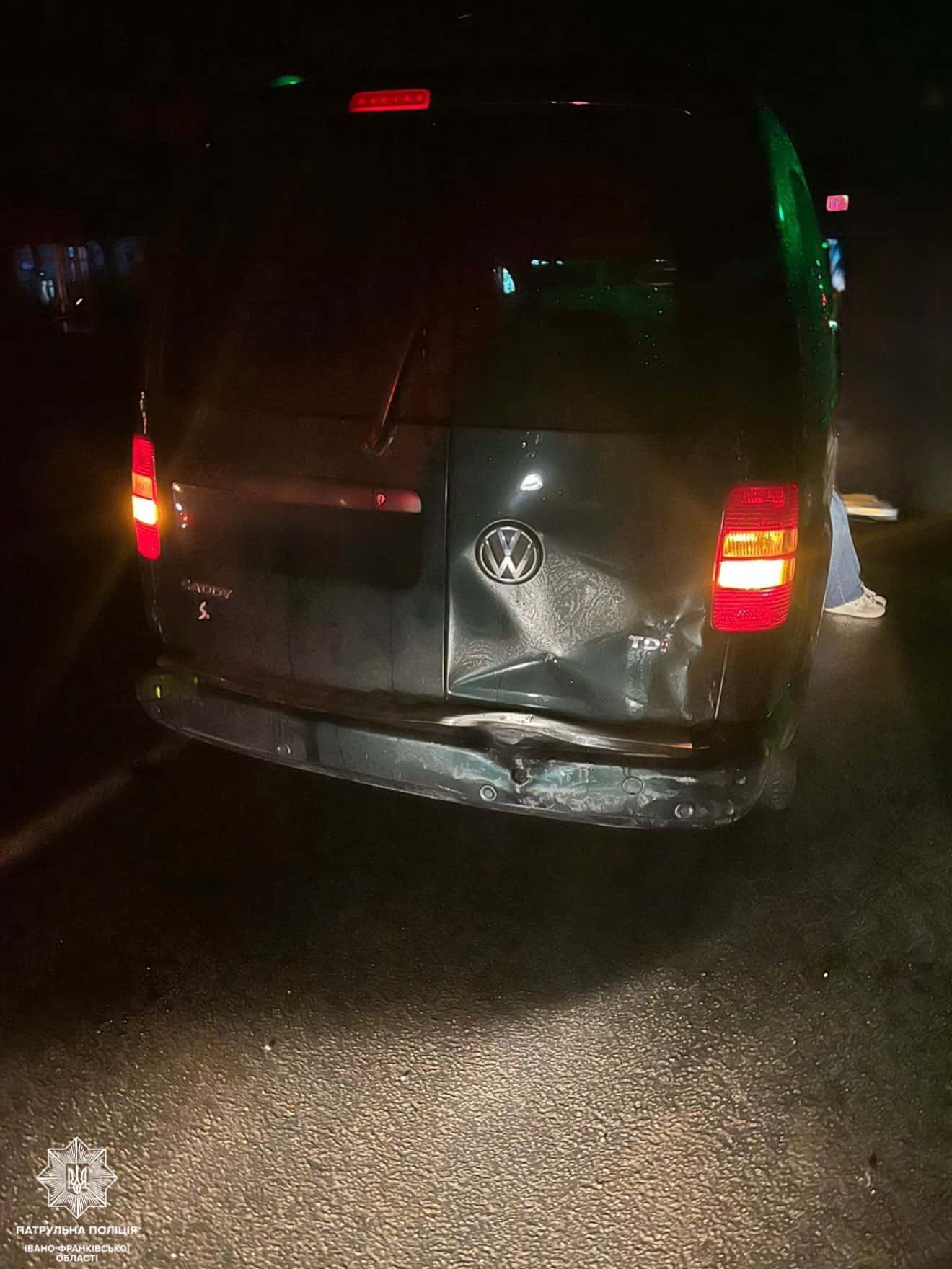У Франківську, ймовірно, п’яний водій врізався в авто (ФОТО)
