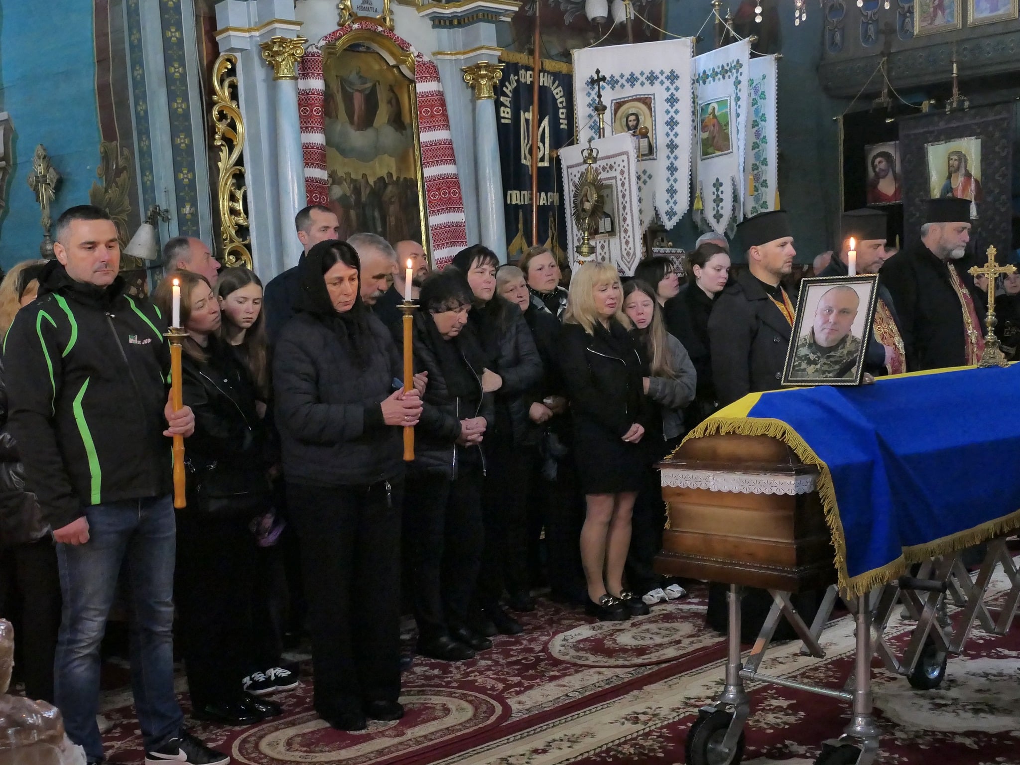 На Франківщині попрощалися з полеглим захисником Романом Мохняком (ФОТО)