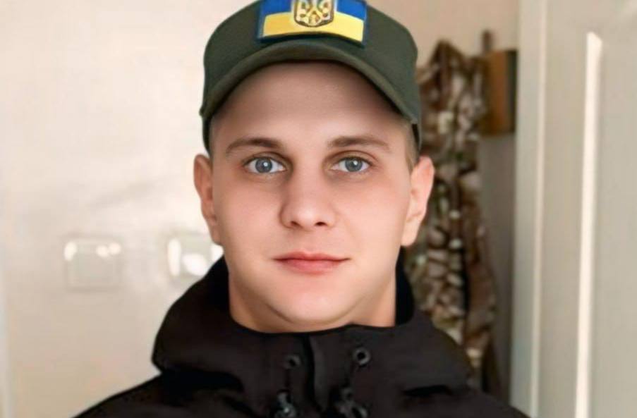 До Надвірної після трьох років полону повертається воїн Володимир Алєксєєв