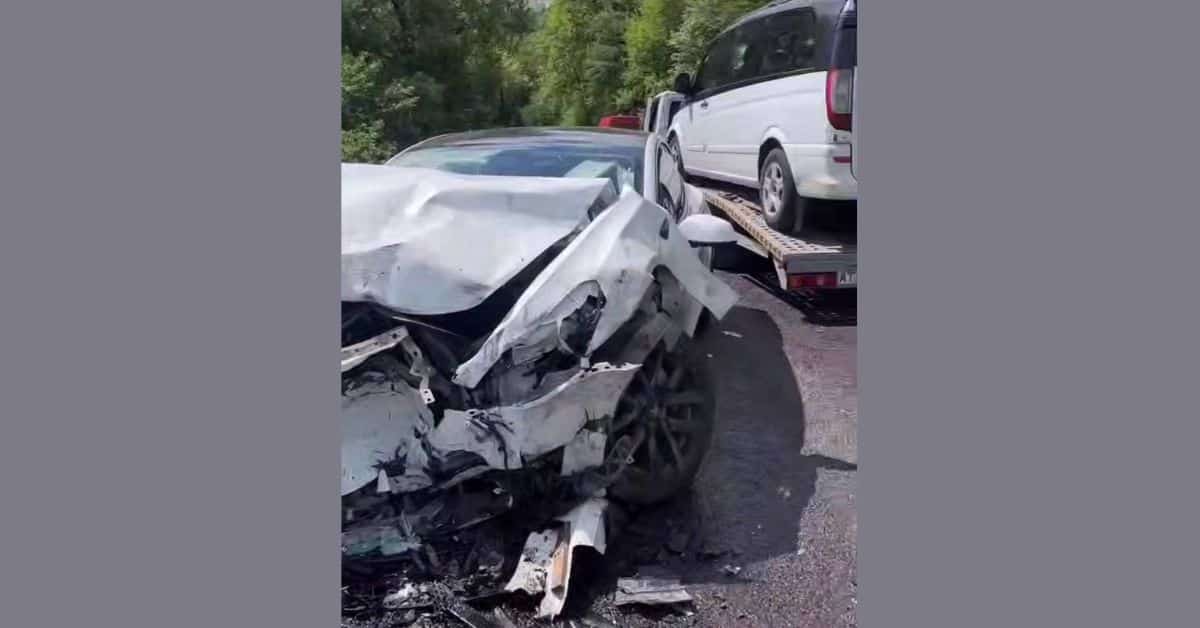 У Делятині мікроавтобус на “зустрічній” врізався у Tesla (ВІДЕО)