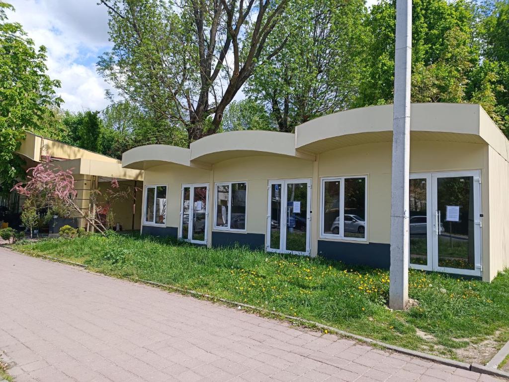 Охоронна зона: скандальні МАФи на Мельника встановили з порушенням (ДОКУМЕНТ)