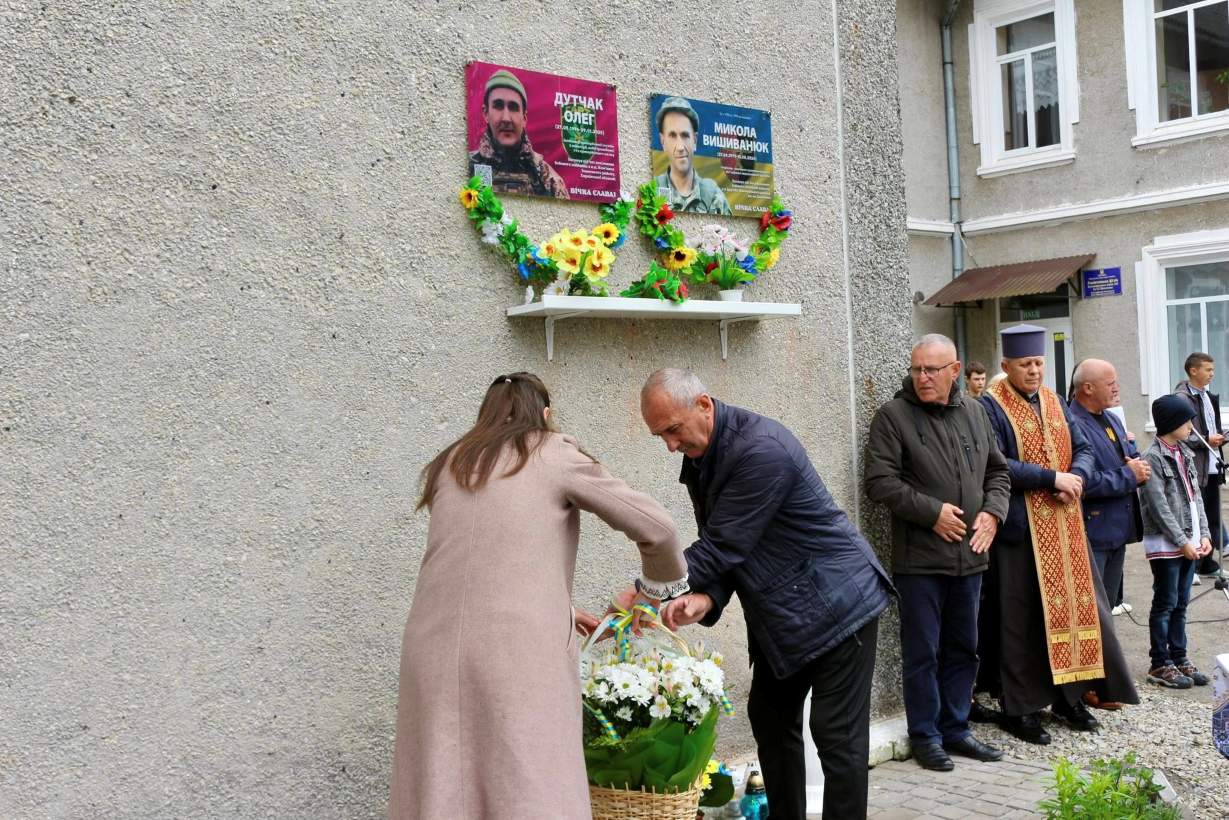 На Коломийщині відкрили пам’ятну дошку полеглому Олегу Дутчаку