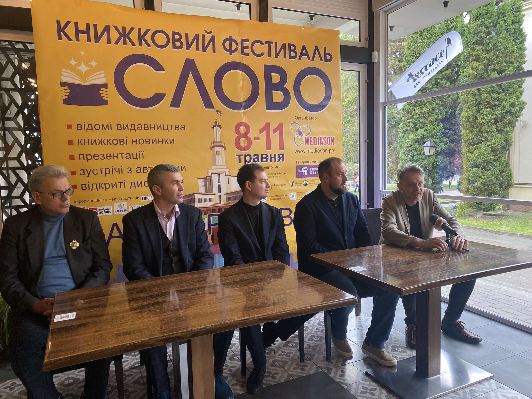 Понад 20 видавництв та зустрічі з авторами: у Франківську стартував книжковий фестиваль «Слово» (ФОТО, ПРОГРАМА)