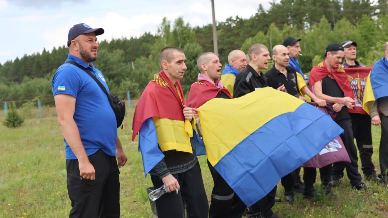 З російського полону повернулася ще одна група важкопоранених воїнів (ФОТО)