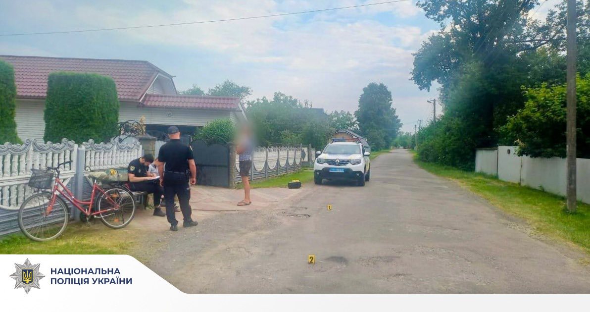 На Коломийщині водій “Мазди” збив велосипедистку та втік (ФОТО)