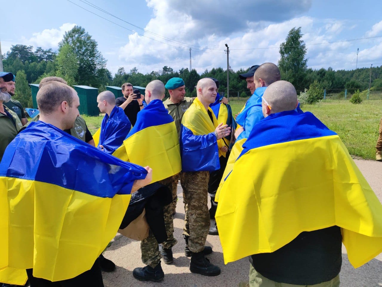 З полону повернулися молоді та важкопоранені українські воїни (ФОТО)