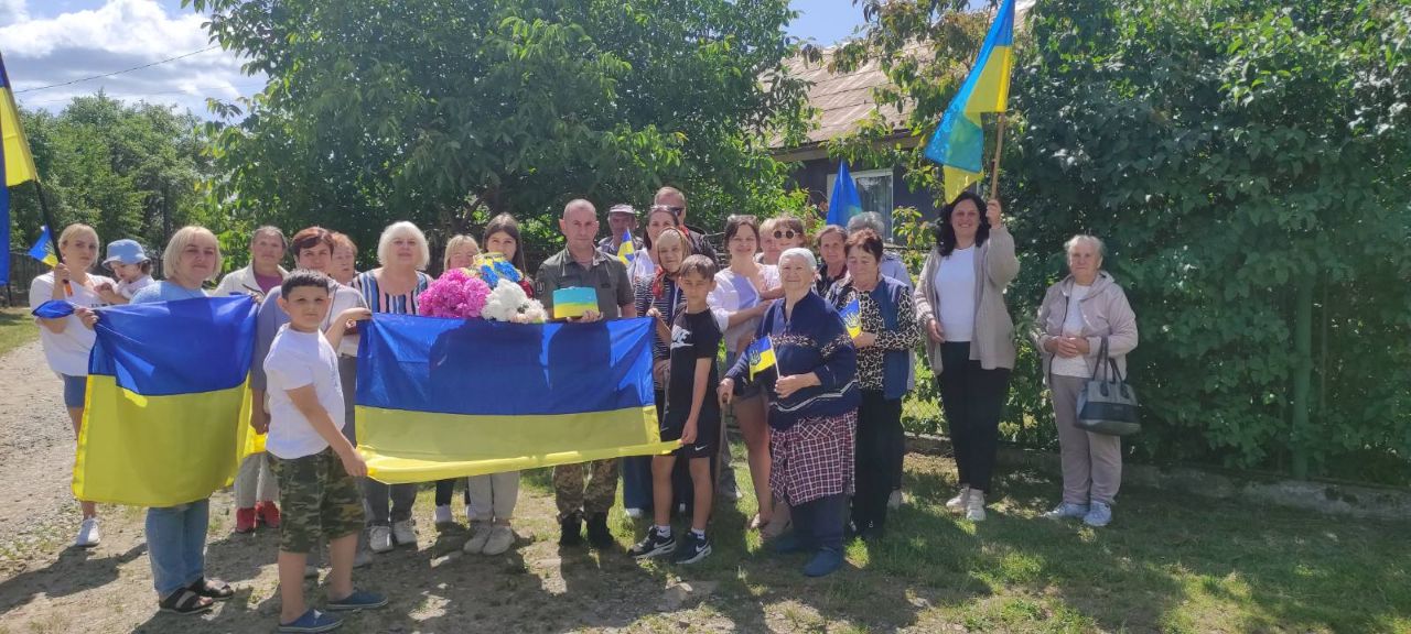 Делятинська громада зустріла воїна, який повернувся з російського полону (ФОТО)