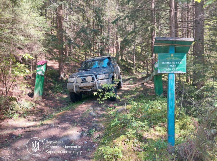 “Джипінг” у нацпарку: на Прикарпатті зловили пʼятьох порушників