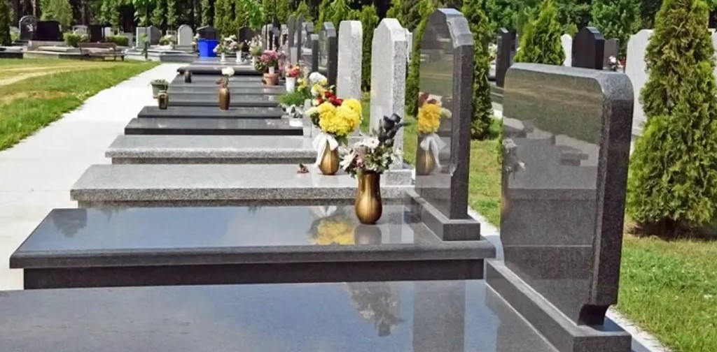 Види пам’ятників на могилу – вибір та особливості