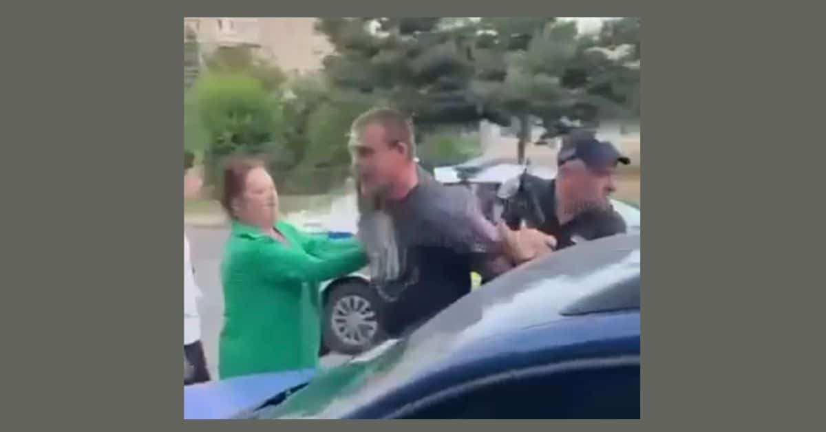 На Коновальця патрульні затримували пʼяного чоловіка, жінка з дитиною намагалися його “відбити” (ФОТОФАКТ)