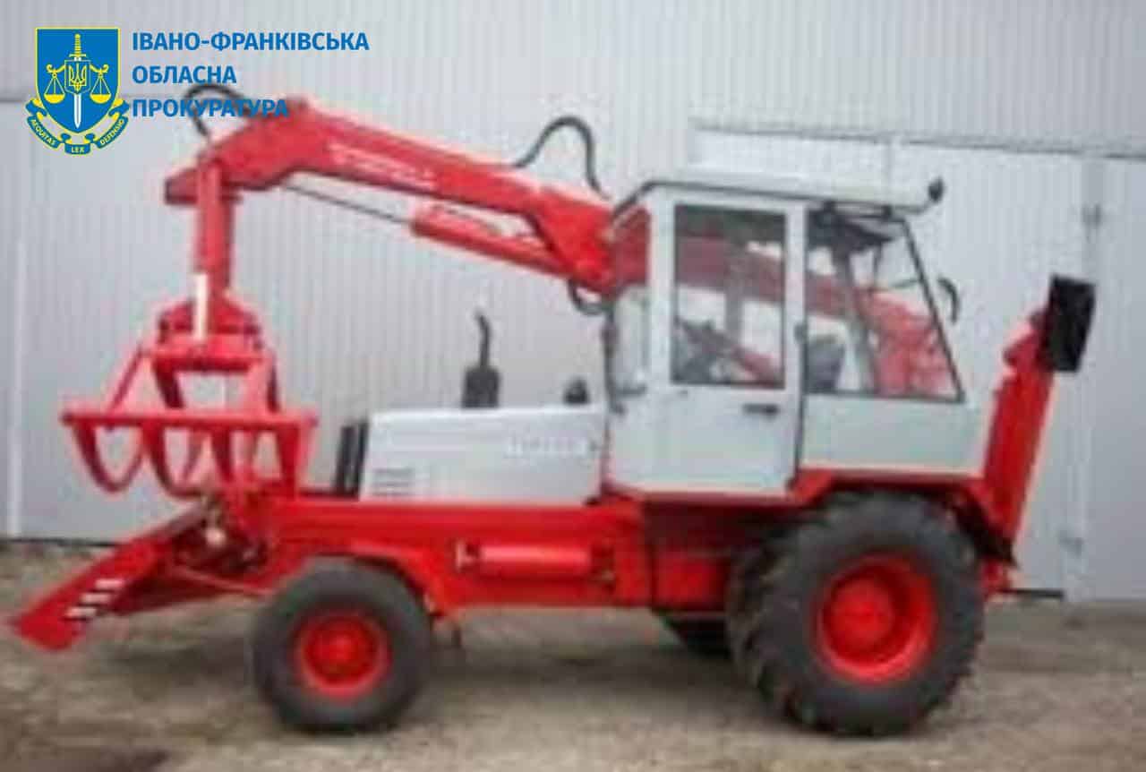Закупили трактор із завищеною ціною: на Прикарпатті посадовцям КП оголосили про підозру