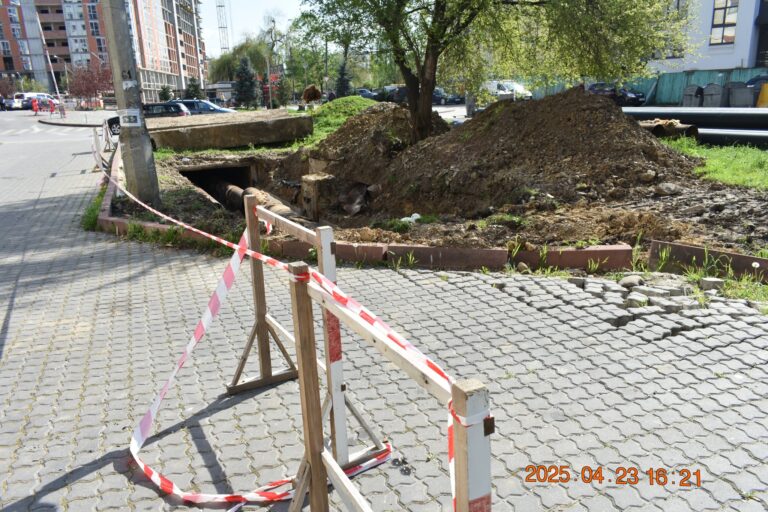 У Франківську на вулиці Гната Хоткевича відновили благоустрій зеленої зони