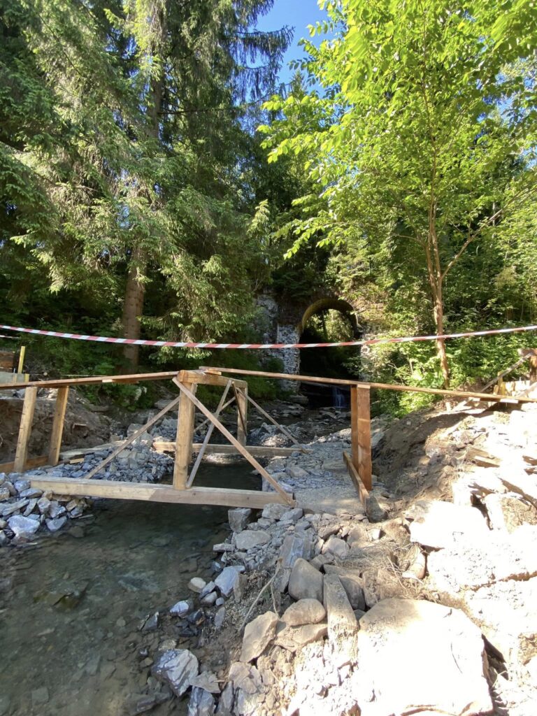 У Ворохті ремонтують міст до вузькоколійного віадука