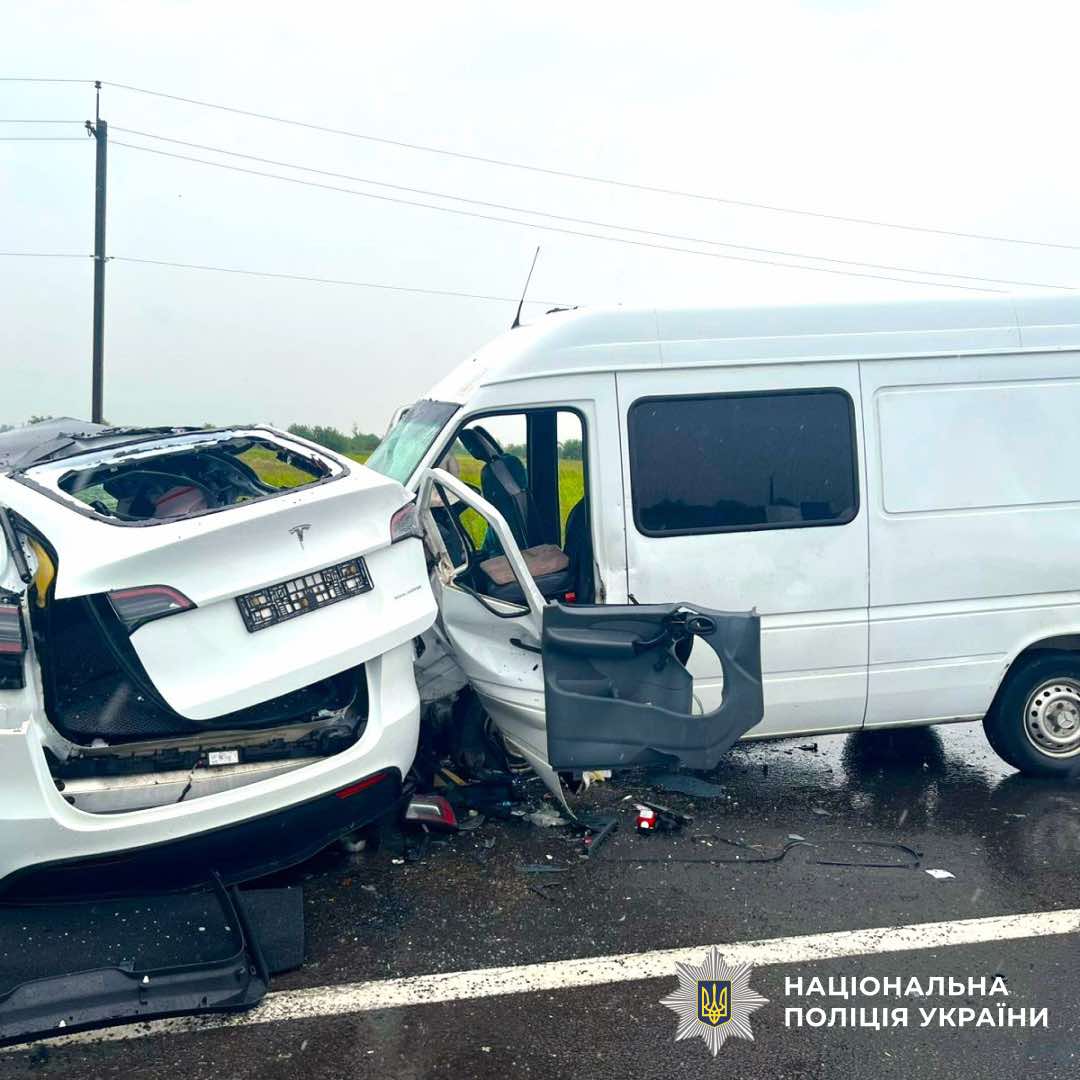 У Чукалівці смертельна ДТП: зіткнулися Tesla та Mercedes Sprinter (ФОТО, ВІДЕО)
